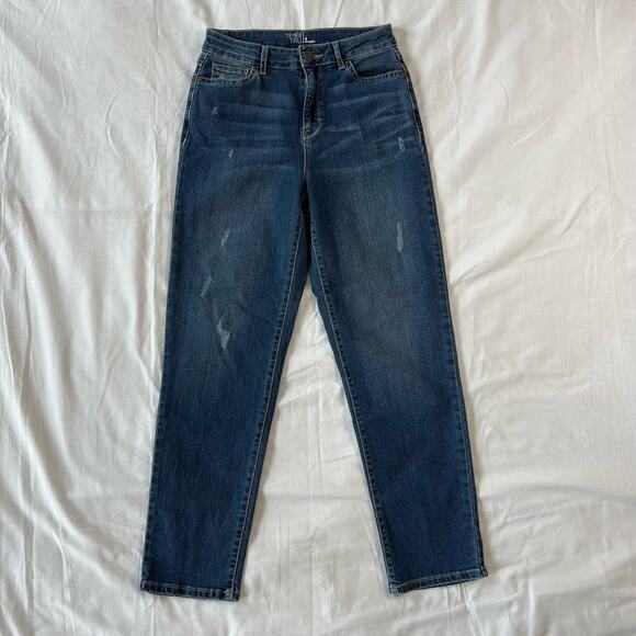 Time & Tru Women's 6 Straight Fit Blue Jeans Distressed Casual - Picture 1 of 7